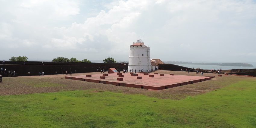 North Goa Vibes: Beaches, Forts & Nightlife