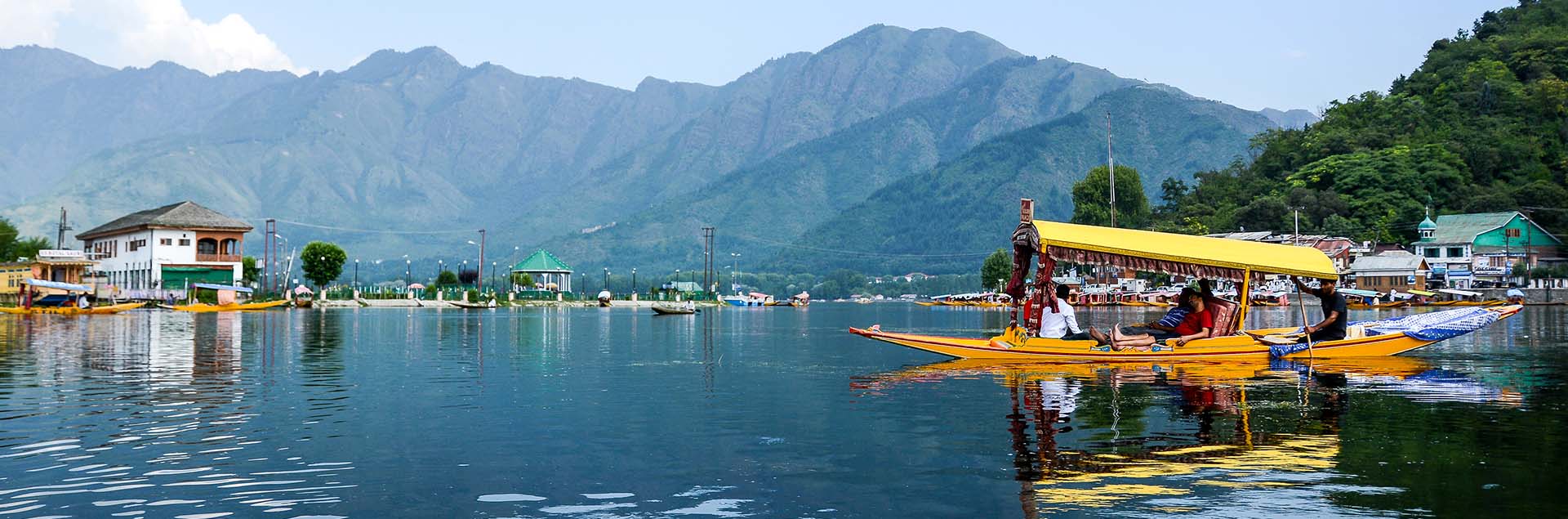 Enchanting Kashmir: Group Tour Experience